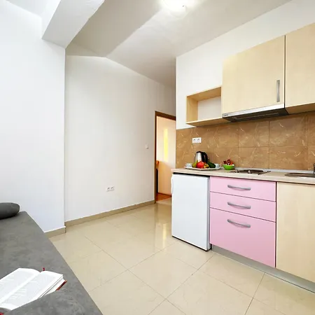 Appartement Kiro *